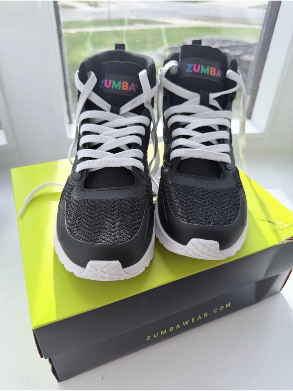 *New* Zumba Air Classic High Black Sneakers with box